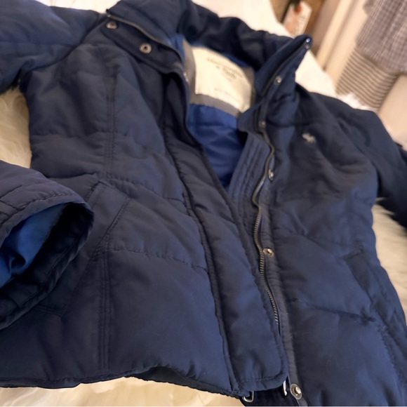Navy Abercrombie Mini Puffer Jacket Sz Small - Picture 2 of 10